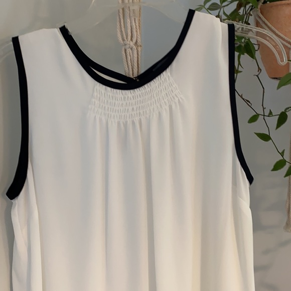 Vince Camuto - Picture 2 of 6